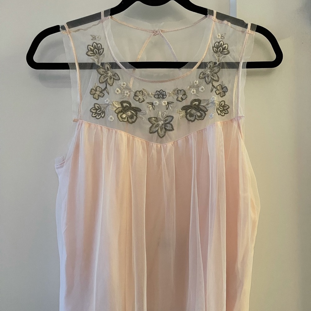 Hollister top size medium